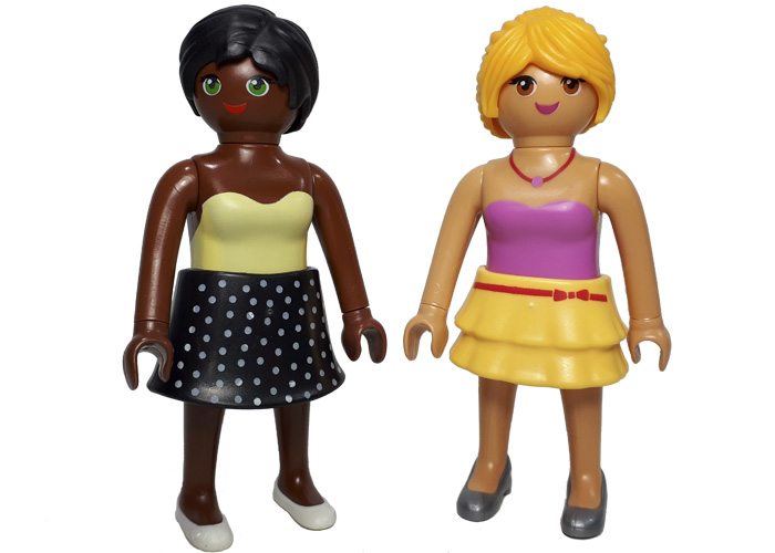 Artículo de Playmobil, chicas con minifalda